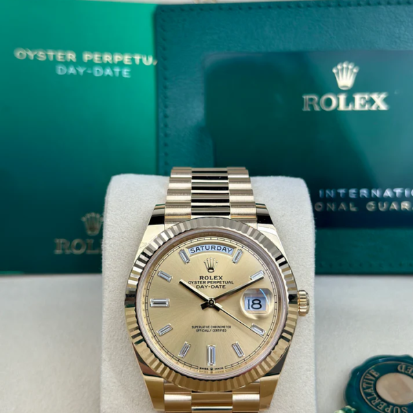 Rolex DAY-DATE 228238-005 CHAMPAGNE DIAMOND UNWORN